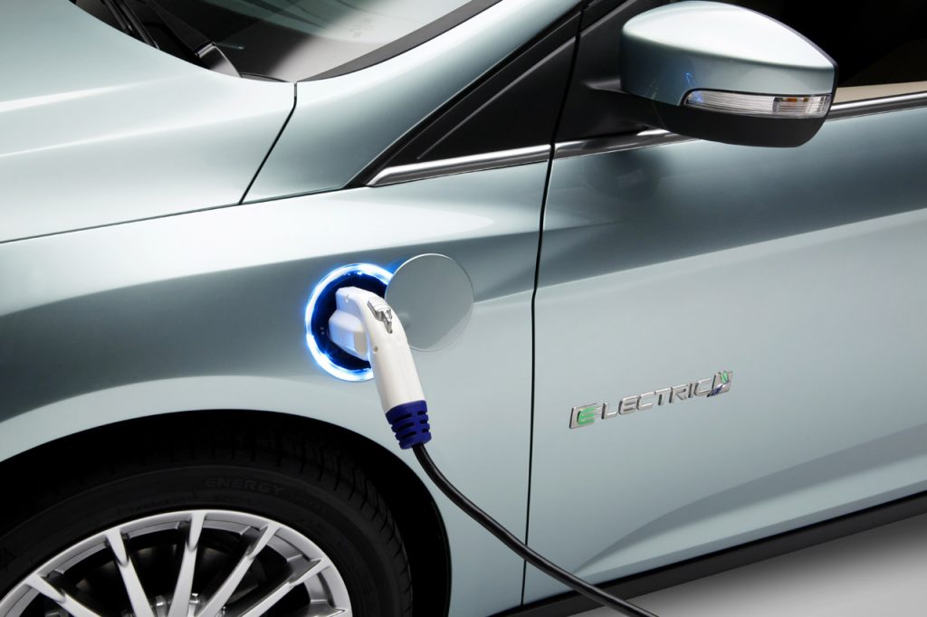 Auto elettrica in ricarica
