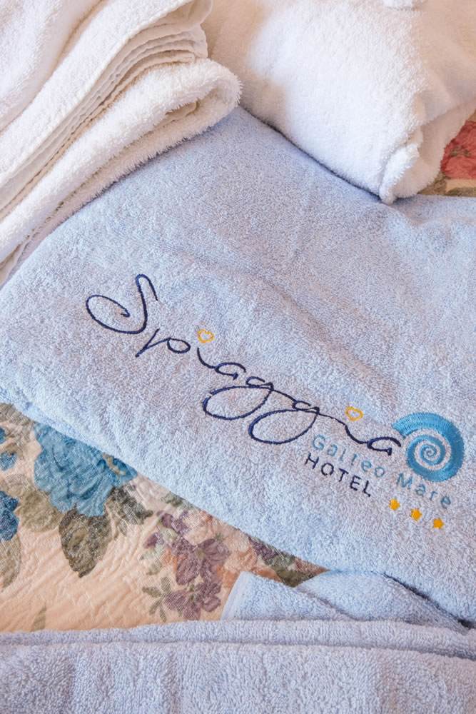Il telo da spiaggia griffato RoyalSpiaggia in regalo a tutti i clienti
