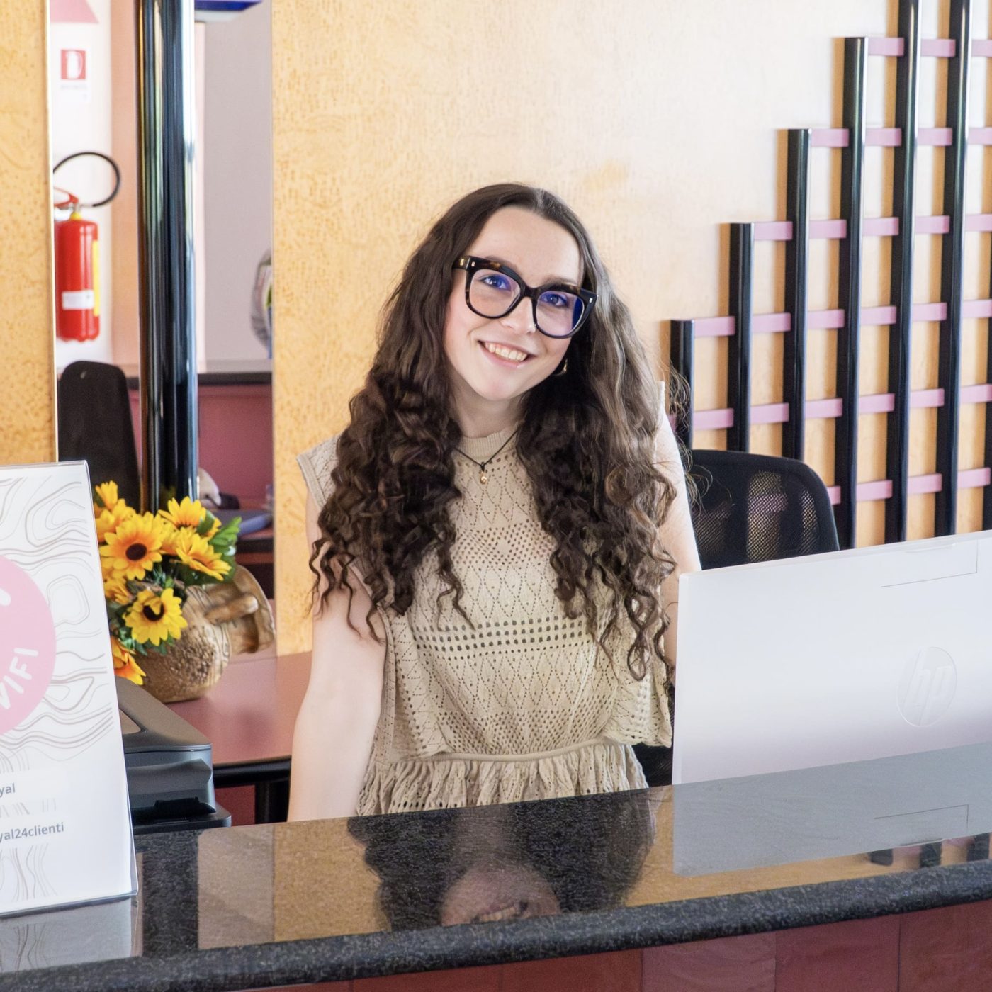 IMG_7513 la receptionist sorridente